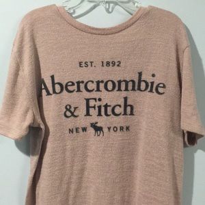 cute A&F tee!